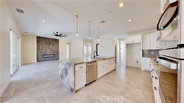 Detail Gallery Image 23 of 68 For 14285 Riverside Dr, Apple Valley,  CA 92307 - 4 Beds | 2/1 Baths