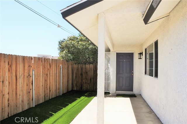 15354 Kiamichi Rd, Apple Valley CA: https://media.crmls.org/medias/9f8b5761-d3a2-40b6-98f5-f6cd0e7d7c51.jpg