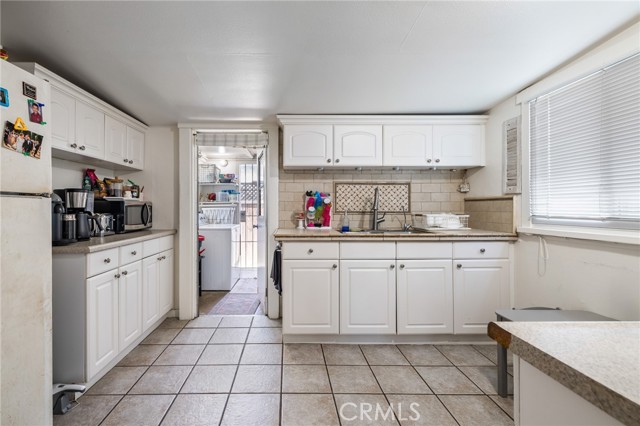 435 S Palm Avenue, Santa Paula CA: https://media.crmls.org/medias/9f8bdd80-91a7-405c-981a-4f6c91c0e8fe.jpg
