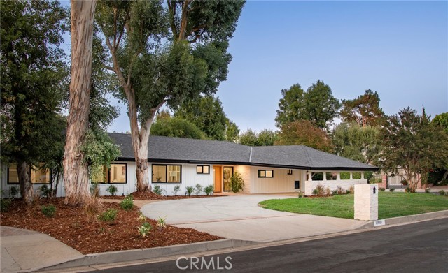 Detail Gallery Image 2 of 34 For 17601 Mccormick St, Encino,  CA 91316 - 5 Beds | 4 Baths