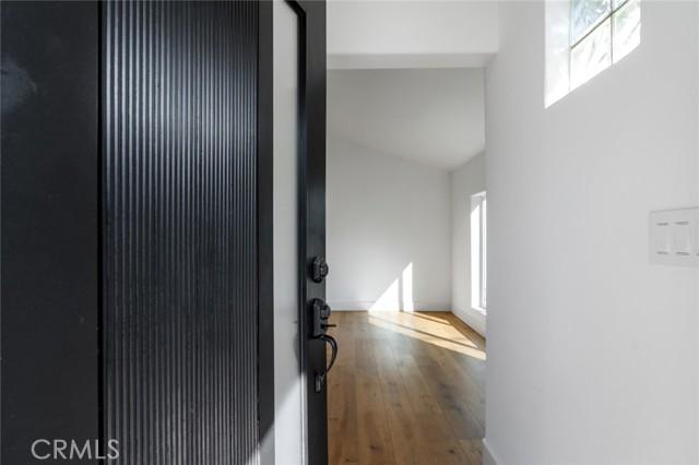 Detail Gallery Image 4 of 54 For 6015 Laurelgrove, North Hollywood,  CA 91606 - 5 Beds | 5 Baths