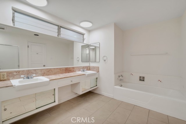 Detail Gallery Image 25 of 28 For 4809 Queen Victoria Rd, Woodland Hills,  CA 91364 - 5 Beds | 6 Baths