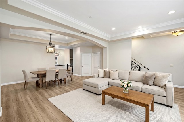 Detail Gallery Image 2 of 22 For 14535 Margate St #13,  Sherman Oaks,  CA 91411 - 3 Beds | 2/1 Baths