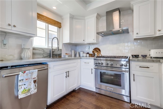 4021 S Pacific Avenue, San Pedro CA: https://media.crmls.org/medias/9f8f21c6-1682-42b4-b853-62da15de3fdb.jpg