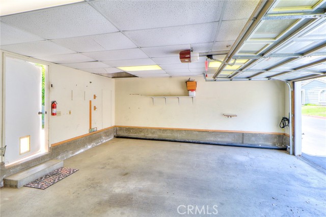 345 Jeremiah Drive, Simi Valley CA: https://media.crmls.org/medias/9f8f4790-781b-4c85-ac24-6ce045131461.jpg