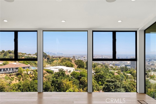 Detail Gallery Image 4 of 35 For 9336 Lloydcrest Dr, Beverly Hills,  CA 90210 - 3 Beds | 2 Baths