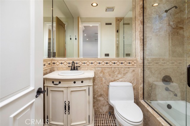 Detail Gallery Image 27 of 33 For 11 Sawgrass Dr, Newport Beach,  CA 92660 - 5 Beds | 5/1 Baths