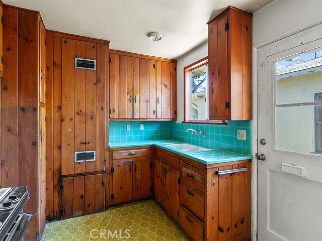 1206 West Victory Boulevard photo 6