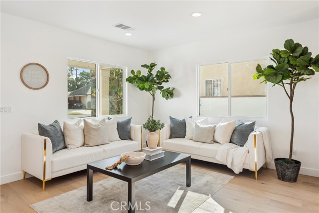 3945 S Norton Avenue, Los Angeles CA: https://media.crmls.org/medias/9f9381c2-5c13-4c8b-81e0-bf4a45cf75f3.jpg