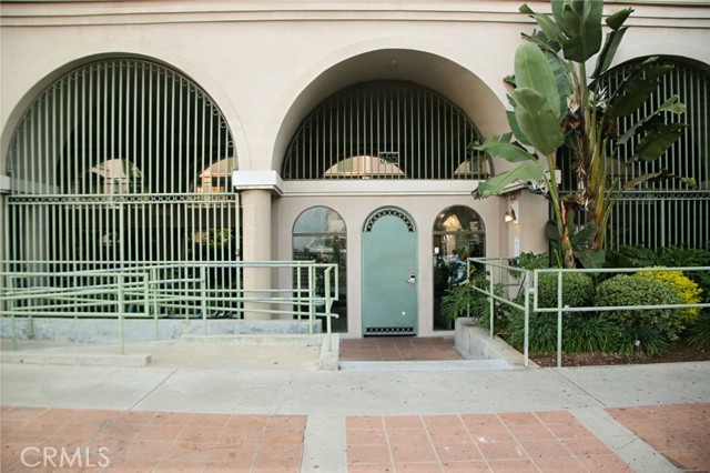 555 Maine Avenue, Long Beach CA: https://media.crmls.org/medias/9f9384a4-57b8-4d47-b18c-412b2bc1ace0.jpg