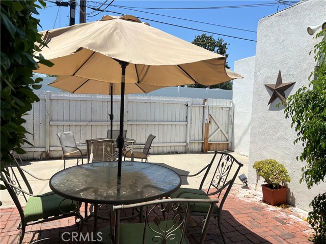 Detail Gallery Image 8 of 13 For 5713 Woodman, Valley Glen,  CA 91401 - 2 Beds | 1 Baths