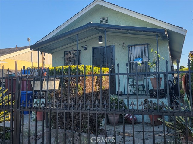 Detail Gallery Image 2 of 3 For 1104 E 102nd, Los Angeles,  CA 90002 - 2 Beds | 1 Baths