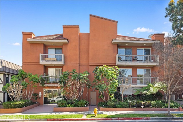 10326 Almayo Avenue Unit: 201