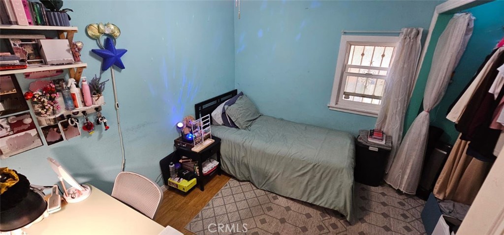 https://media.crmls.org/medias/9f96cd29-833a-4ef7-b26b-a7545d762f3e.jpg?preset=X-Large