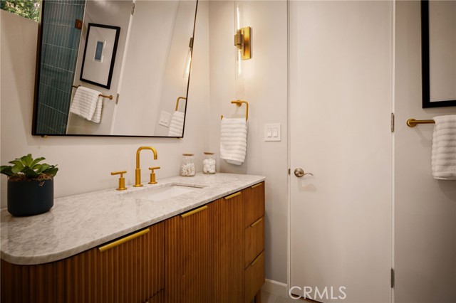 Detail Gallery Image 30 of 51 For 4750 Poe Ave, Woodland Hills,  CA 91364 - 4 Beds | 4 Baths