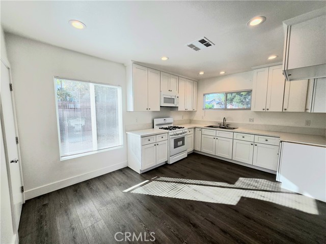 Detail Gallery Image 5 of 14 For 728 E Princeton St a,  Ontario,  CA 91764 - 3 Beds | 2 Baths