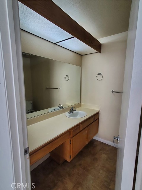 Detail Gallery Image 13 of 25 For 26914 Rainbow Glen #213,  Canyon Country,  CA 91351 - 2 Beds | 2 Baths