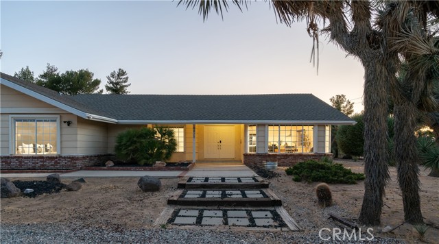 Detail Gallery Image 1 of 45 For 9428 Joshua Ln, Yucca Valley,  CA 92284 - 4 Beds | 2 Baths