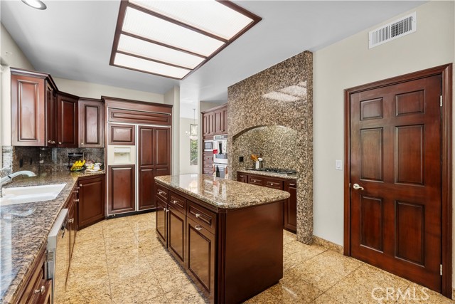 Detail Gallery Image 14 of 46 For 6056 Lake Lindero, Agoura Hills,  CA 91301 - 4 Beds | 3/1 Baths