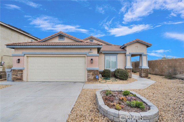 Detail Gallery Image 3 of 37 For 9301 Creosote, Oak Hills,  CA 92344 - 3 Beds | 2 Baths