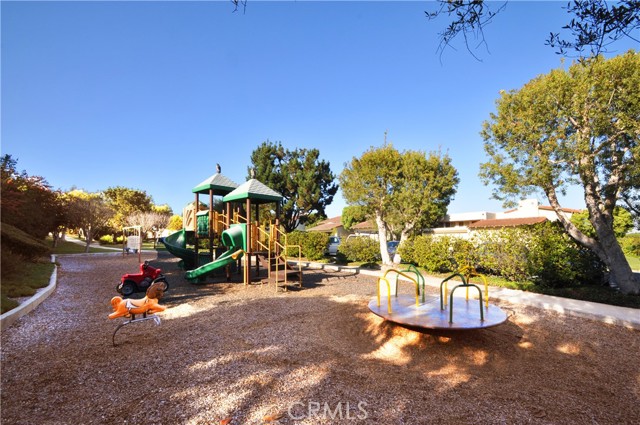 Detail Gallery Image 32 of 34 For 17 Aspen Way, Rolling Hills Estates,  CA 90274 - 3 Beds | 3 Baths