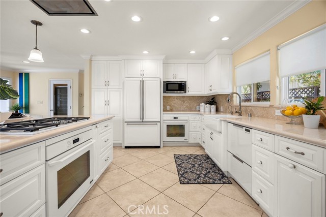 1016 N Highland Avenue, Fullerton CA: https://media.crmls.org/medias/9f991fcf-0eb3-4df9-87b9-099c8565c263.jpg