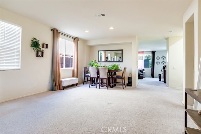 Detail Gallery Image 3 of 22 For 18086 Tanzanite, San Bernardino,  CA 92407 - 5 Beds | 3 Baths