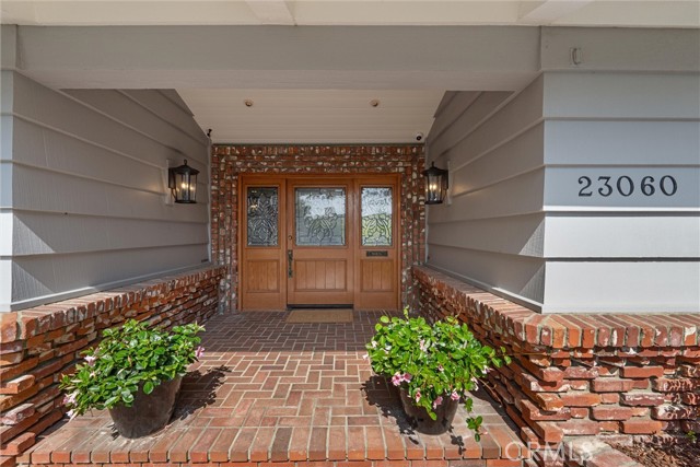 23060 Doris Way, Torrance CA: https://media.crmls.org/medias/9f99fbb8-2d3c-4748-8c3c-988fc169a57e.jpg