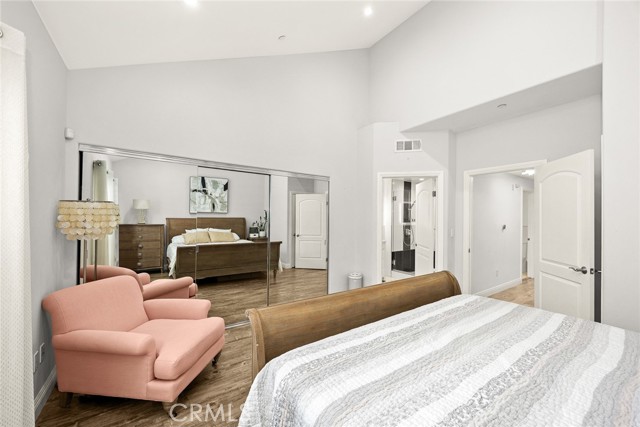 2745 Montrose Avenue, Montrose CA: https://media.crmls.org/medias/9f9a42b1-2884-48b6-9765-32dd1db1d377.jpg