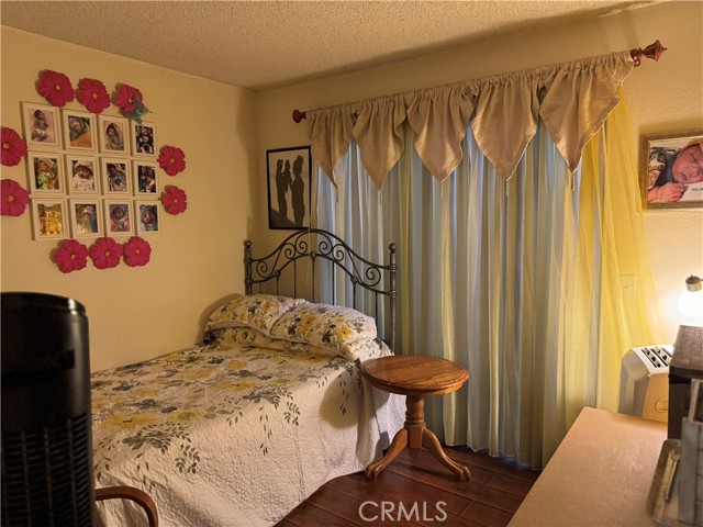 Detail Gallery Image 17 of 26 For 136 Mistletoe Dr, Corona,  CA 92879 - 2 Beds | 2 Baths