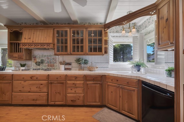 Detail Gallery Image 16 of 57 For 10132 Hadley, Northridge,  CA 91324 - 4 Beds | 3 Baths