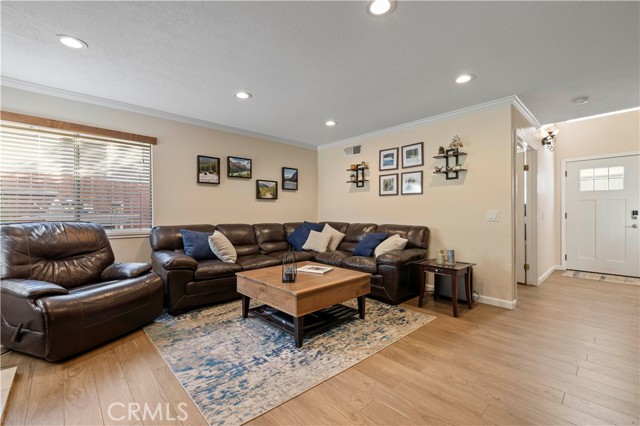 Detail Gallery Image 10 of 55 For 15845 Rosehaven, Canyon Country,  CA 91387 - 4 Beds | 3 Baths