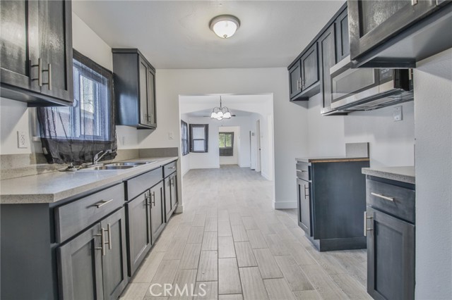 9218 Hooper Avenue, Los Angeles CA: https://media.crmls.org/medias/9f9bbde3-4fde-4572-b7fb-520fe7d560b8.jpg