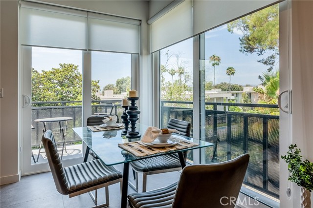 Detail Gallery Image 12 of 16 For 214 S Westmoreland #4,  Los Angeles,  CA 90004 - 2 Beds | 2 Baths