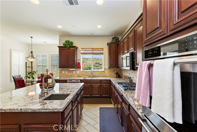 Detail Gallery Image 18 of 51 For 3090 Crystal Ridge Ln, Colton,  CA 92324 - 4 Beds | 3/1 Baths