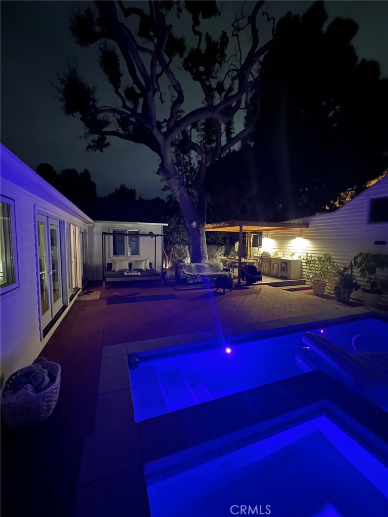 https://media.crmls.org/medias/9f9c1b66-1ca2-4390-82f9-bd1a9e543c6e.jpg?preset=X-Large