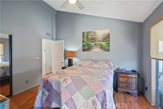 Detail Gallery Image 14 of 30 For 20060 Shadow Island Dr, Canyon Country,  CA 91351 - 2 Beds | 2 Baths