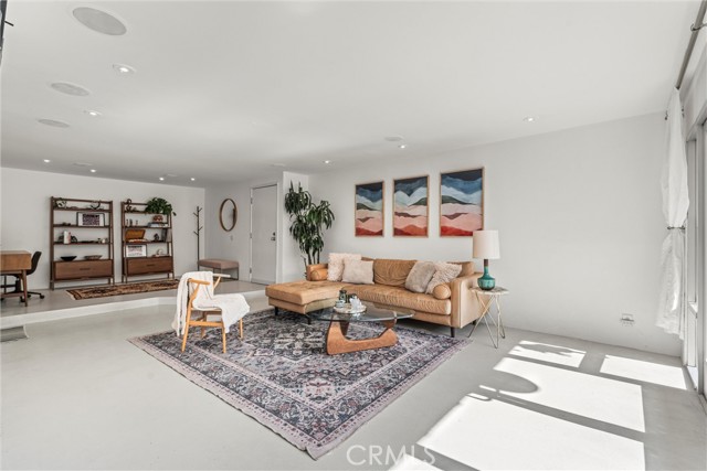 1230 Horn Avenue, West Hollywood CA: https://media.crmls.org/medias/9f9d7b3a-9bc2-4350-b5a5-200a5199c38b.jpg