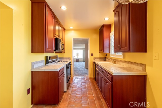 Detail Gallery Image 16 of 38 For 16646 Athol St, Fontana,  CA 92335 - 3 Beds | 2 Baths