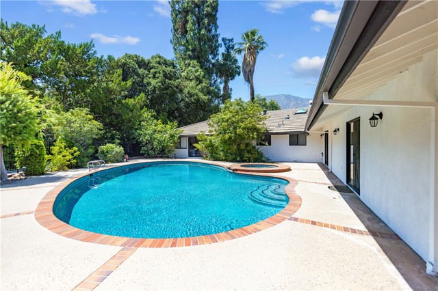 6 Woodland Lane, Arcadia CA: https://media.crmls.org/medias/9f9e8d3b-bdfe-4b51-a437-0234152688c5.jpg