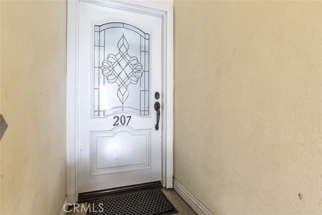 550 E Santa Anita Avenue, Burbank CA: https://media.crmls.org/medias/9f9ea2e3-8e46-48eb-bd40-daec22fdfeff.jpg