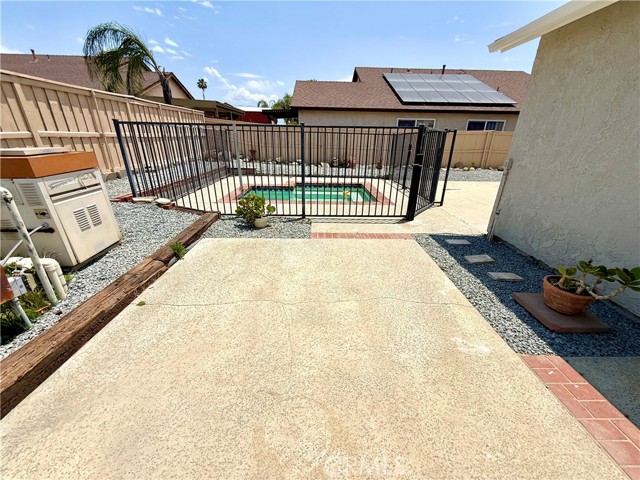 2382 Carlsbad Circle, Hemet CA: https://media.crmls.org/medias/9f9f0611-1927-4b69-a477-4b91db7574fb.jpg