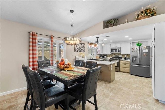 Detail Gallery Image 13 of 33 For 14318 Montecito, Victorville,  CA 92395 - 3 Beds | 2 Baths