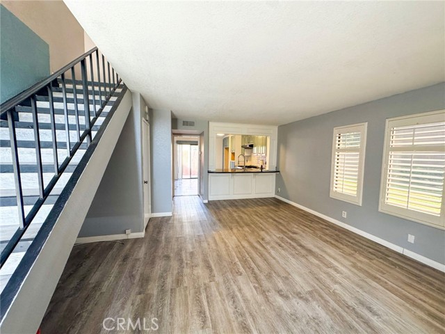 Detail Gallery Image 2 of 15 For 958 South Crossbow Lane #8,  Anaheim,  CA 92804 - 2 Beds | 2 Baths