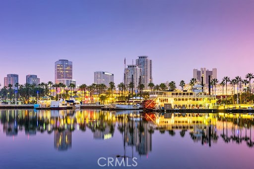 https://media.crmls.org/medias/9f9fbf91-6a64-4c78-884a-3c4a85356902.jpg?preset=X-Large
