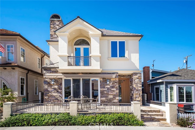 Detail Gallery Image 2 of 42 For 119 Opal Ave, Newport Beach,  CA 92662 - 3 Beds | 2/1 Baths