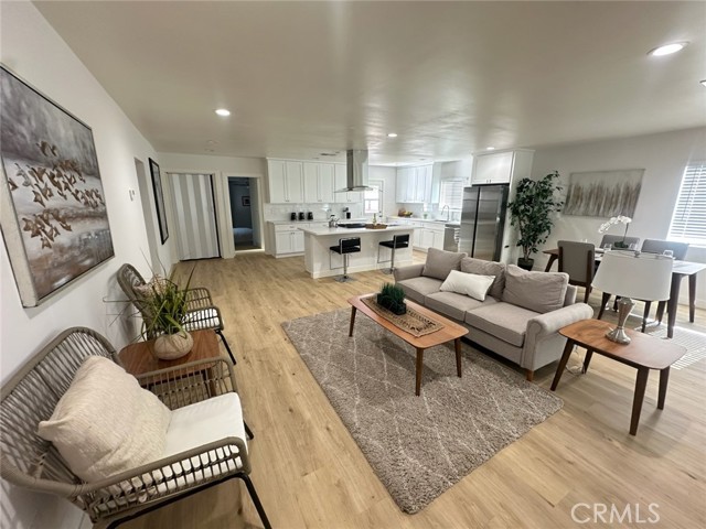 Detail Gallery Image 3 of 21 For 5344 Adenmoor, Lakewood,  CA 90713 - 3 Beds | 2 Baths