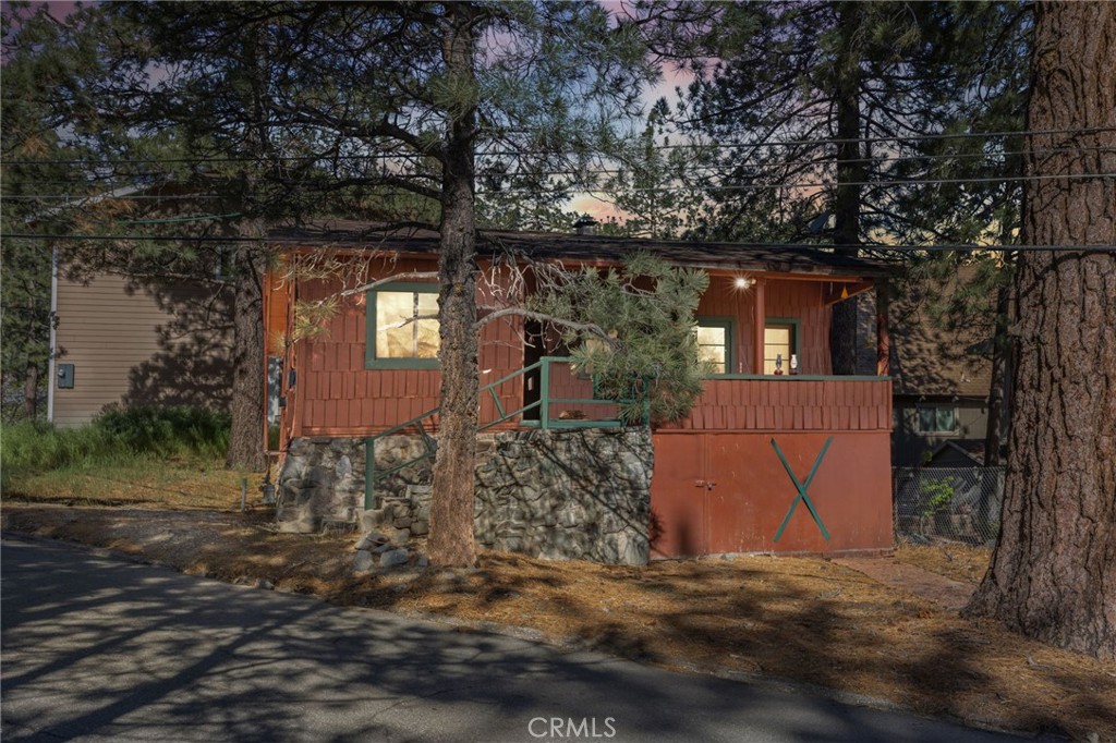 2054 E Canyon