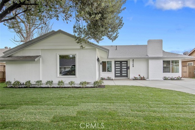 Detail Gallery Image 2 of 43 For 21140 Winterset Dr, Saugus,  CA 91350 - 4 Beds | 2 Baths