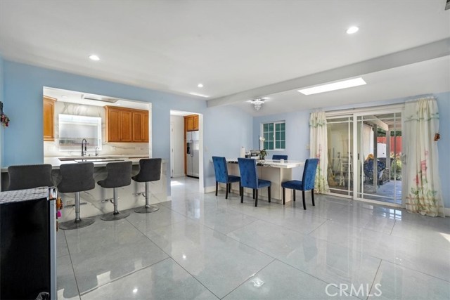Detail Gallery Image 13 of 58 For 15330 Hart St, Van Nuys,  CA 91406 - 4 Beds | 4 Baths